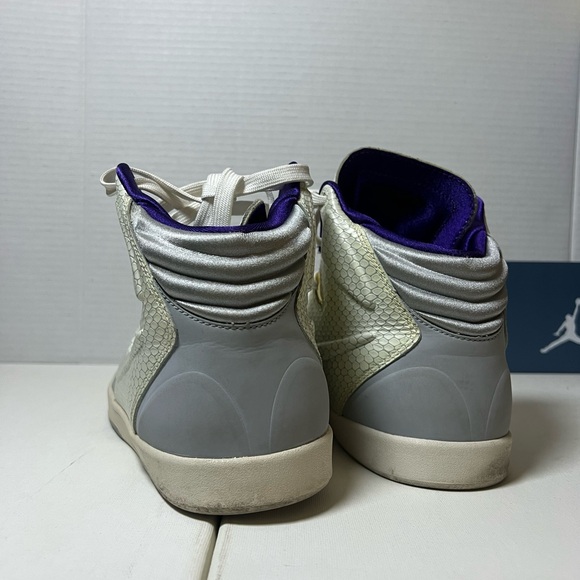 Nike Kobe 9 NSW Lifestyle
Wolf Grey - Picture 3 of 9
